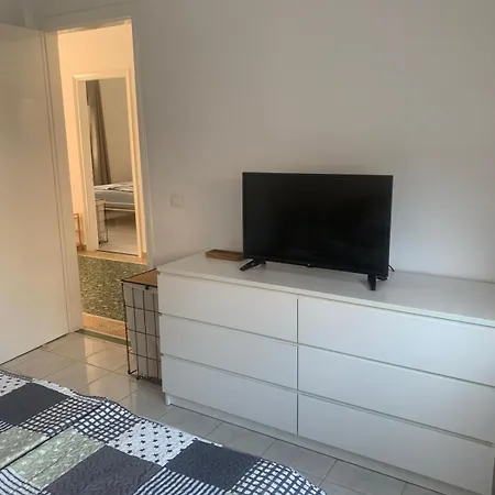 Gemuetliche Drei Erdgeschosswohnung Mit Wohnkueche Und Balkon Apartment *