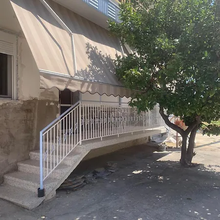 Gemuetliche Drei Erdgeschosswohnung Mit Wohnkueche Und Balkon Apartment *