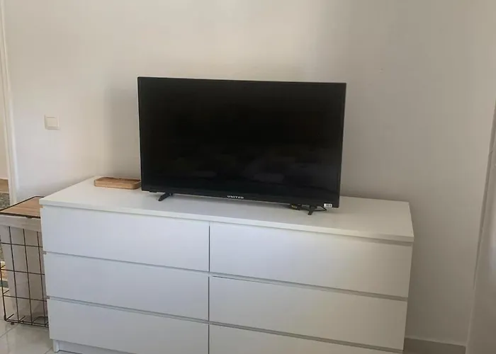 Gemuetliche Drei Erdgeschosswohnung Mit Wohnkueche Und Balkon Appartement Nea Karvali